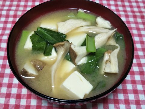 エリンギと小松菜と豆腐の味噌汁☆